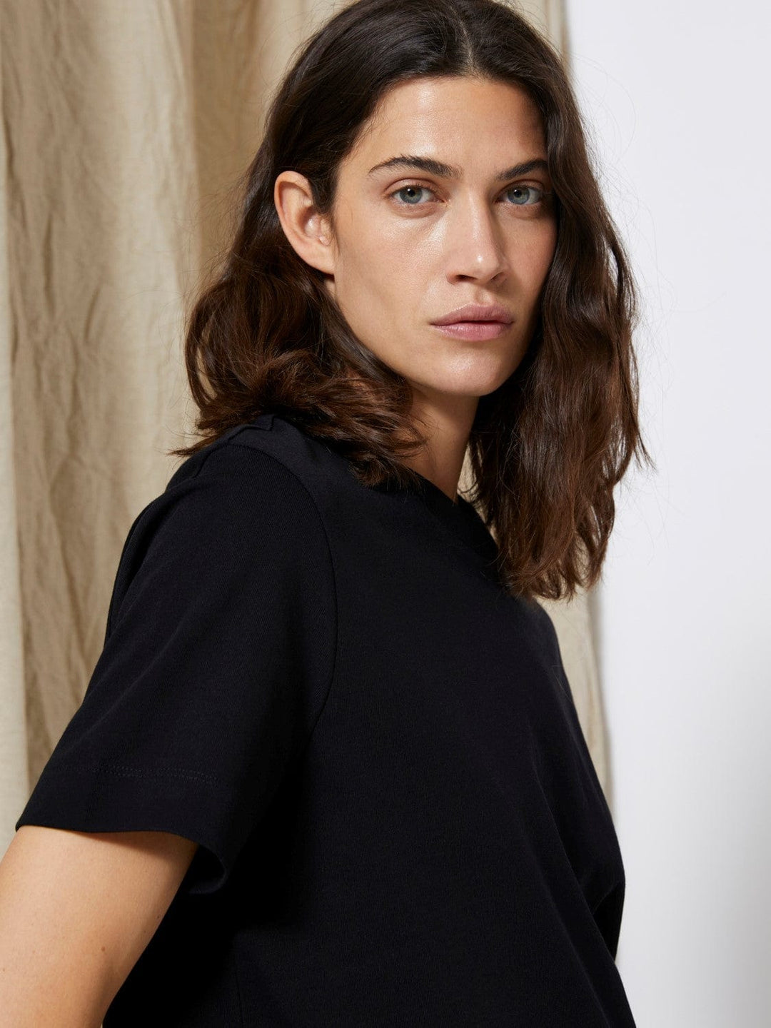 Selected Femme t-shirts & toppe Selected Femme - Essential boxy sort tshirt
