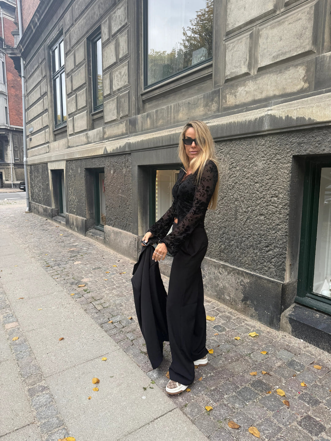 Sassy Copenhagen - Lilly Mesh Bluse - Sort - Stilkompagniet.dk