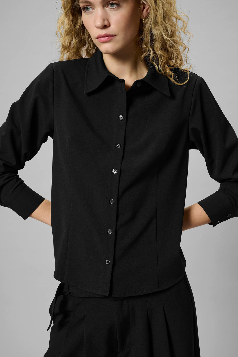My Essential Wardrobe - Skjorte - Black - Hace - Stilkompagniet.dk