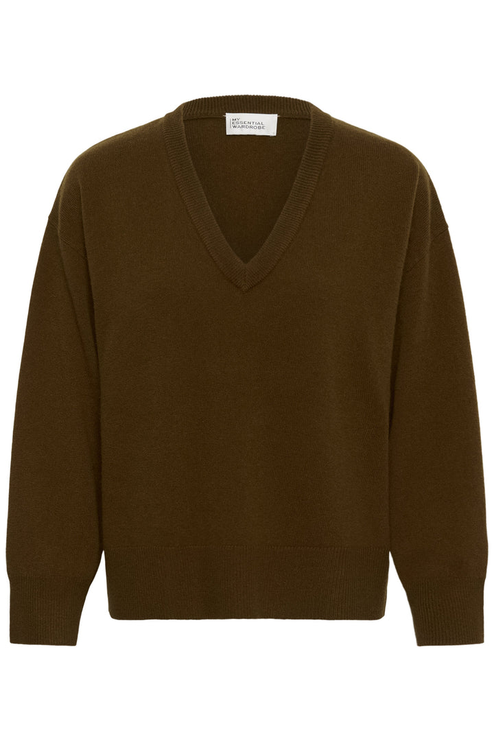 Jola-pulloveren fra My Essential Wardrobe er en ensfarvet strik i den varme nuance Bison packshot