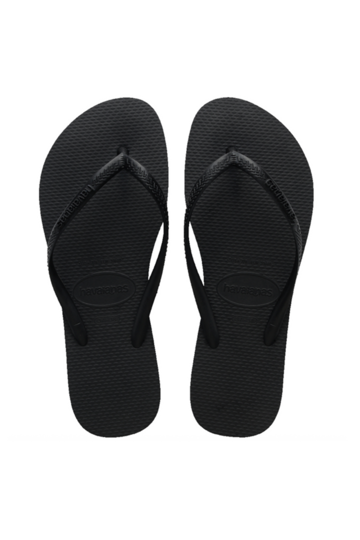 Sorte Havaianas klipklapper med tynde remme og tekstureret sål, set oppefra.