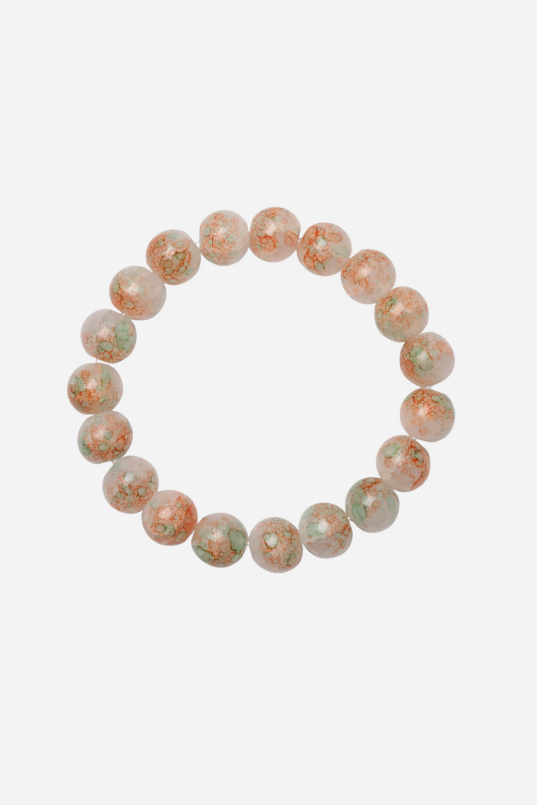 Armbånd af glaskugler i grøn og fersken. Kuglerne er glatte og skinnende.