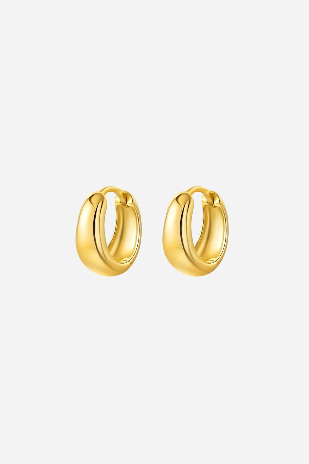 Chunky, runde hoops øreringe i skinnende guldfarve, 18 karat guldbelagt 925 sterlingsølv.