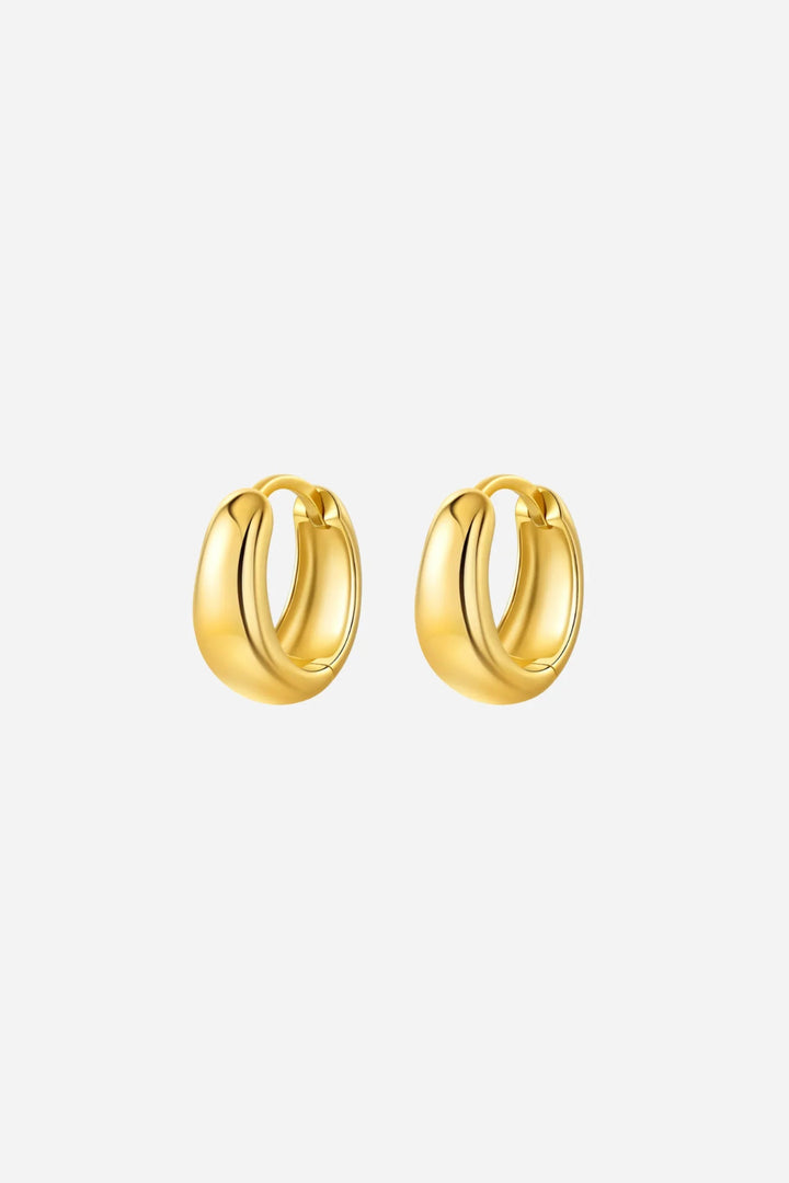 Chunky, runde hoops øreringe i skinnende guldfarve, 18 karat guldbelagt 925 sterlingsølv.