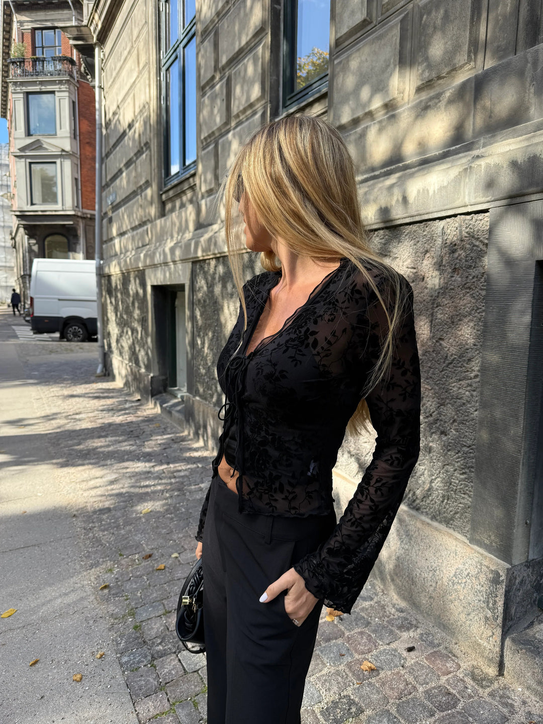 Sassy Copenhagen - Lilly Mesh Bluse - Sort - Stilkompagniet.dk