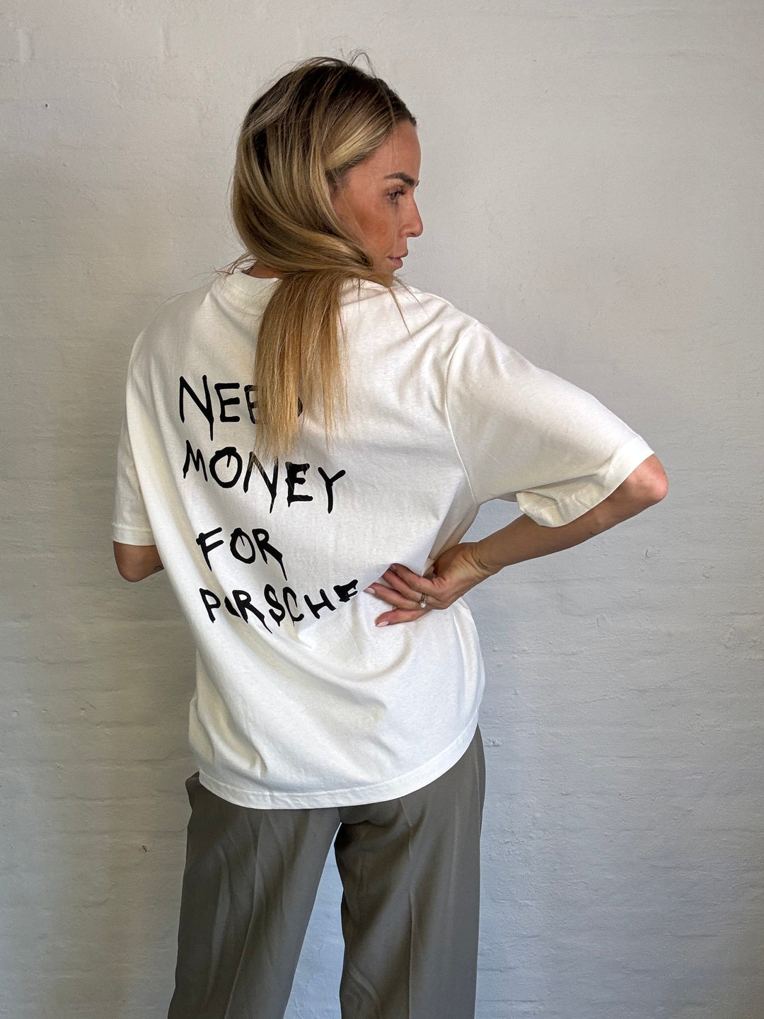 Statement t-shirt - Need money for porsche - Kira  - Sassy Copenhagen