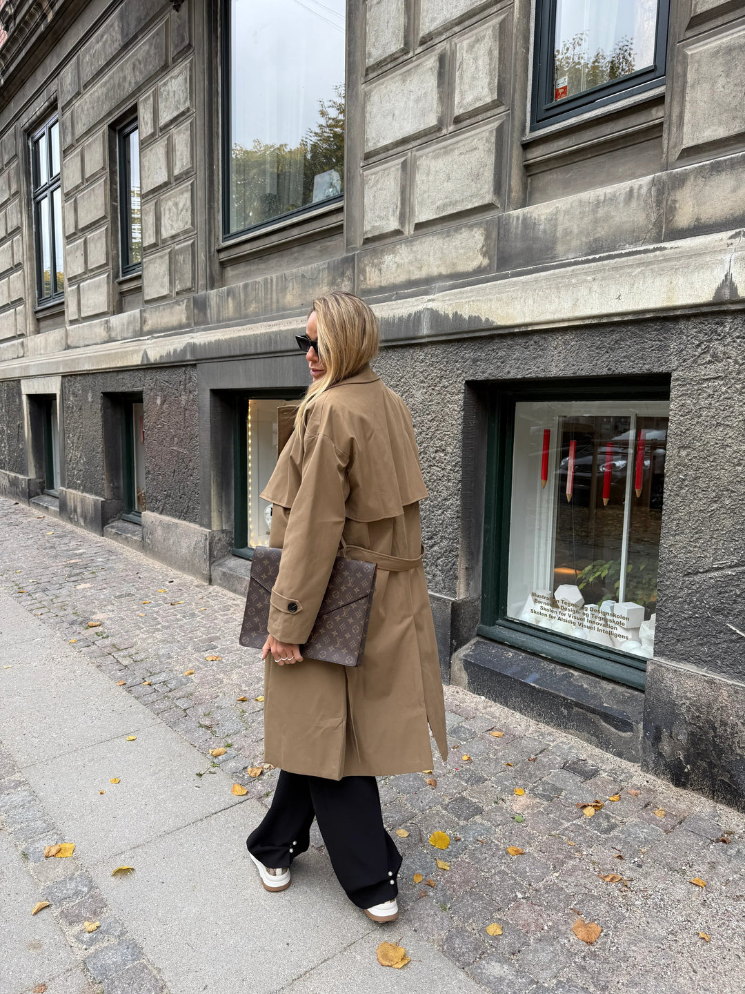 Sassy Copenhagen - Trenchcoat - Dark Khaki - Kaya - Stilkompagniet.dk