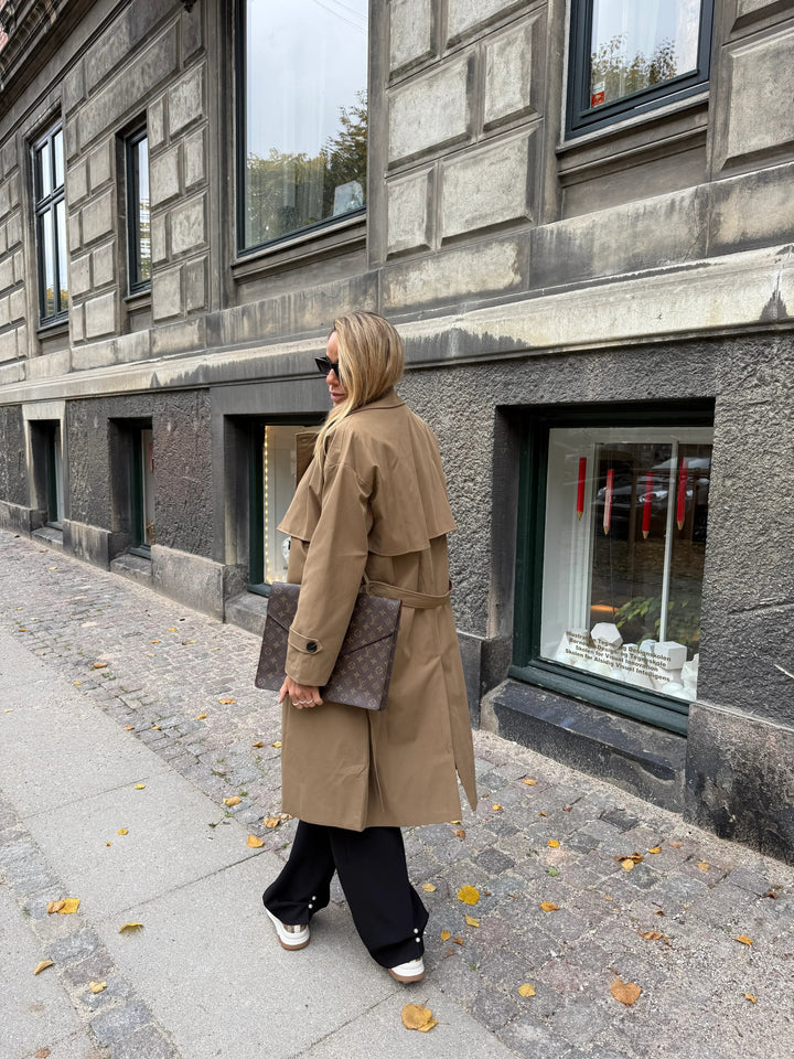 Sassy Copenhagen - Trenchcoat - Dark Khaki - Kaya - Stilkompagniet.dk