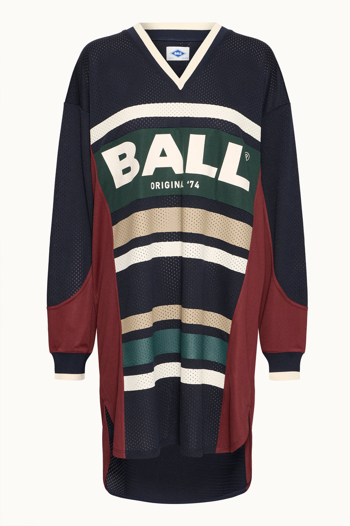 Sporty kjole med V-hals, lange ærmer, "BALL ORIGINAL '74" print og nummer "74" bagpå i blå nuancer.