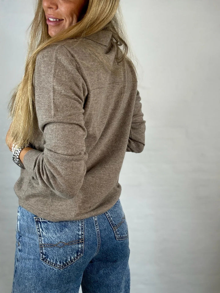 Sassy Copenhagen - 100% Cashmere polo - Latte - Samara sss - Stilkompagniet.dk