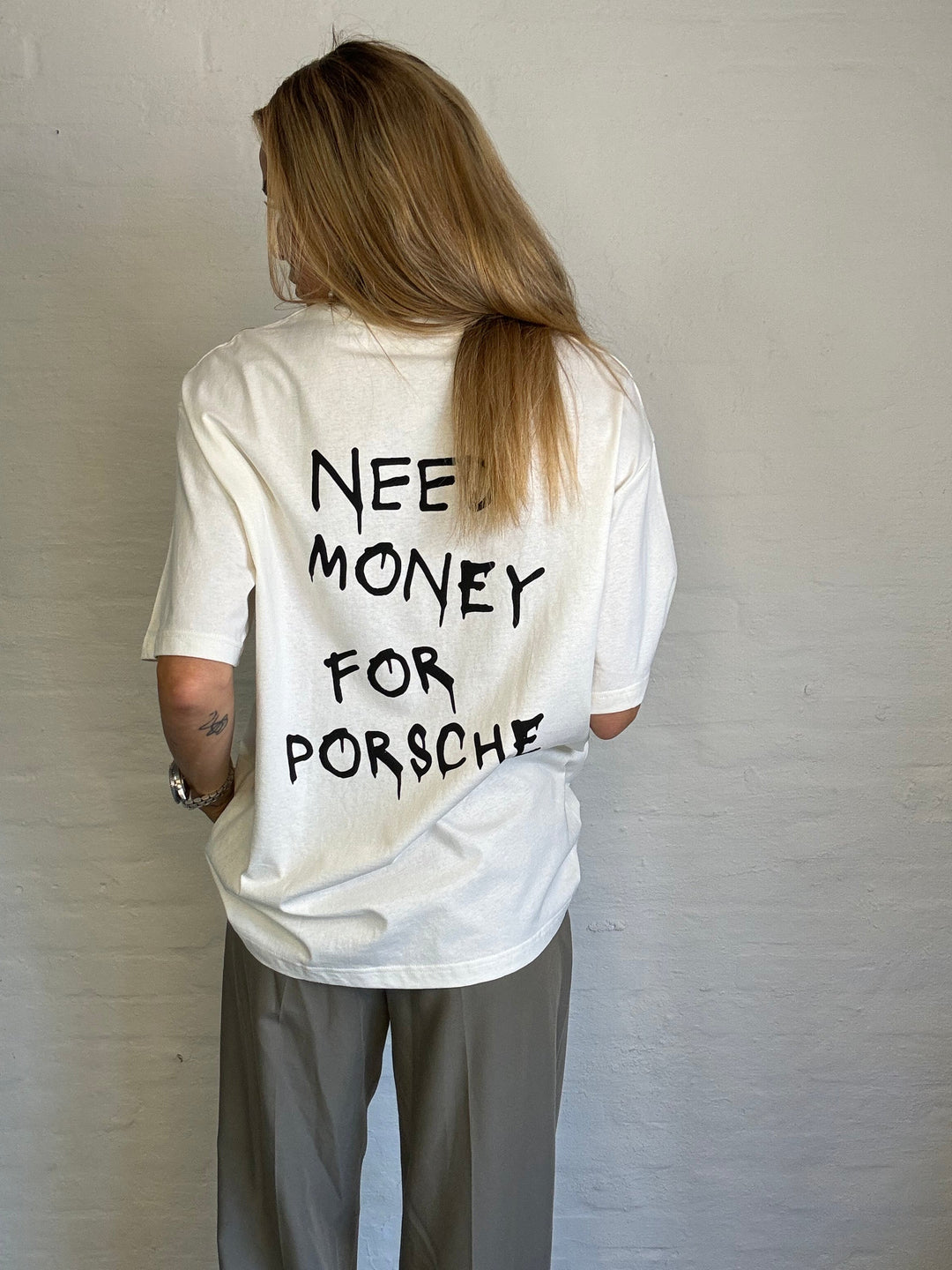 Statement t-shirt - Need money for porsche - Kira  - Sassy Copenhagen