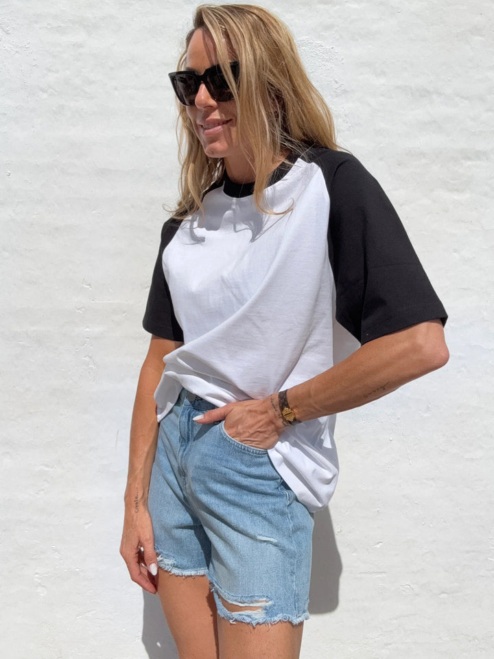 Sassy Copenhagen - T-shirt - Hvid/Sort - Ama - Stilkompagniet.dk