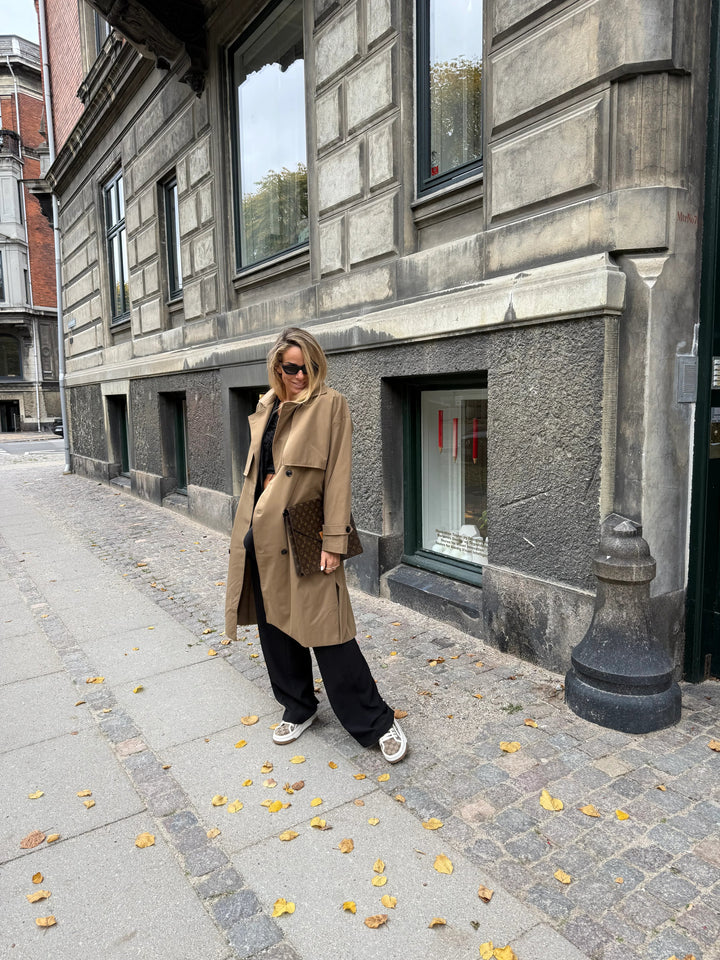 Sassy Copenhagen - Trenchcoat - Dark Khaki - Kaya - Stilkompagniet.dk