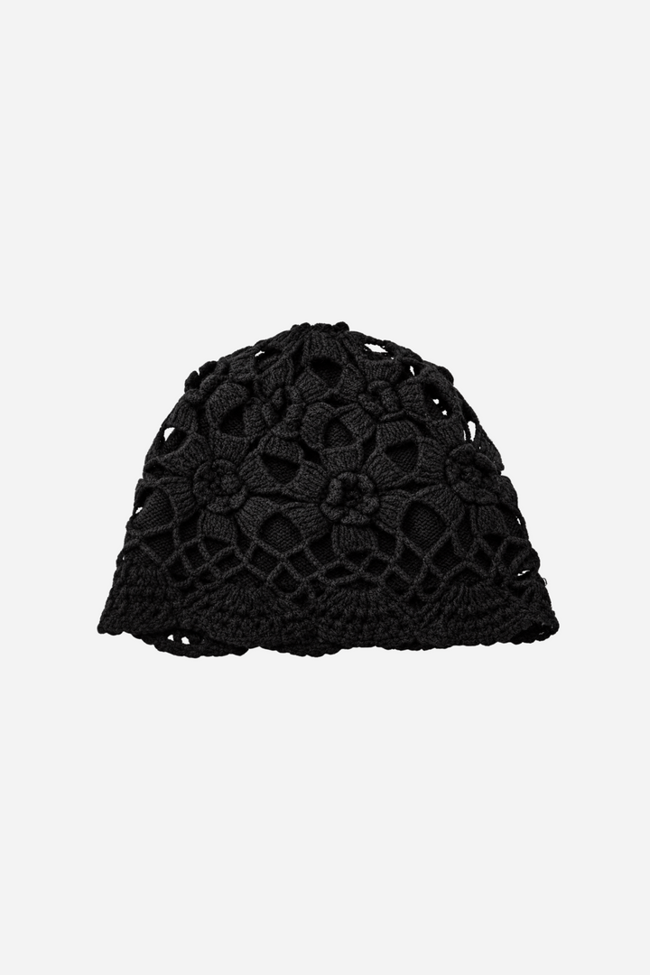 Saphira er en elegant og feminin hue fra Andcopenhagen Basics