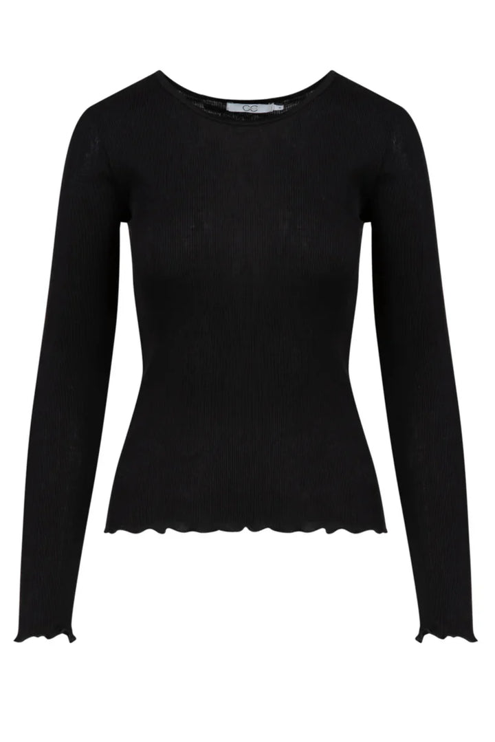 Sort bluse med tætsiddende silhuet, rund halsudskæring, lange ærmer og let bølget kant.
