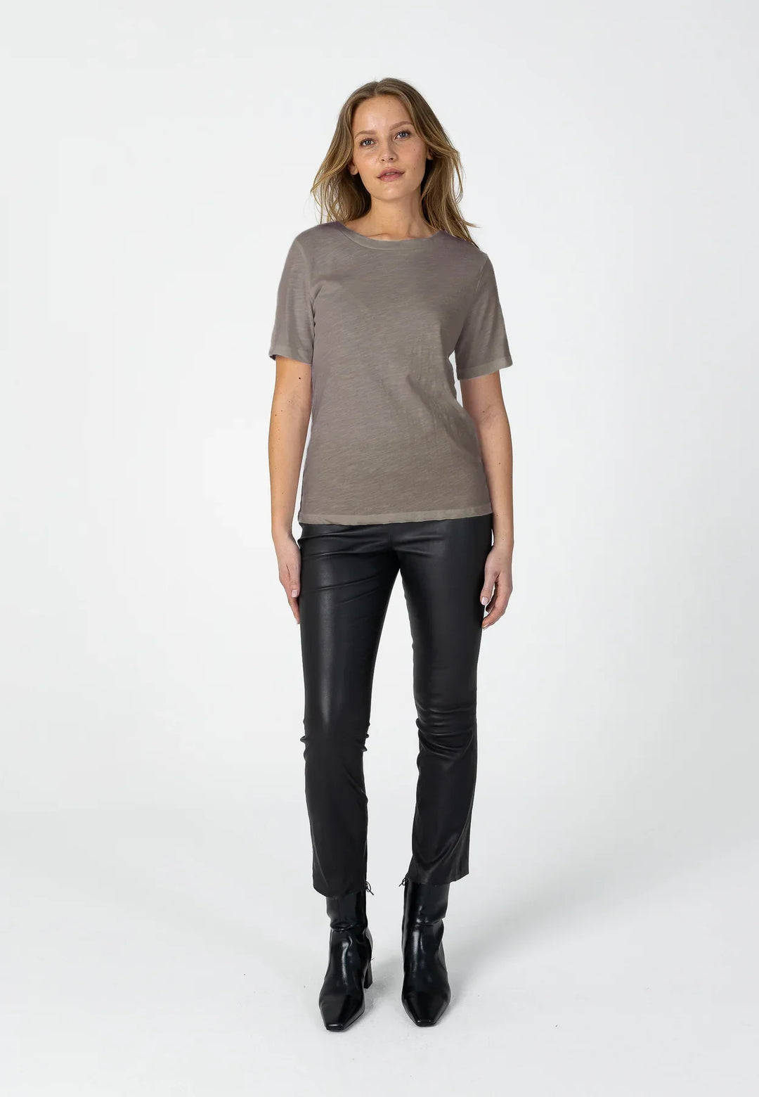 CC Heart - T-shirt - Dark mud - Basic regular