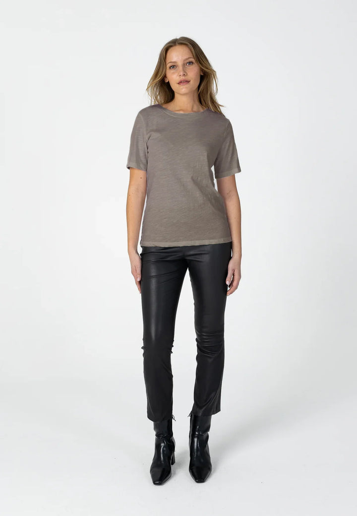 CC Heart - T-shirt - Dark mud - Basic regular
