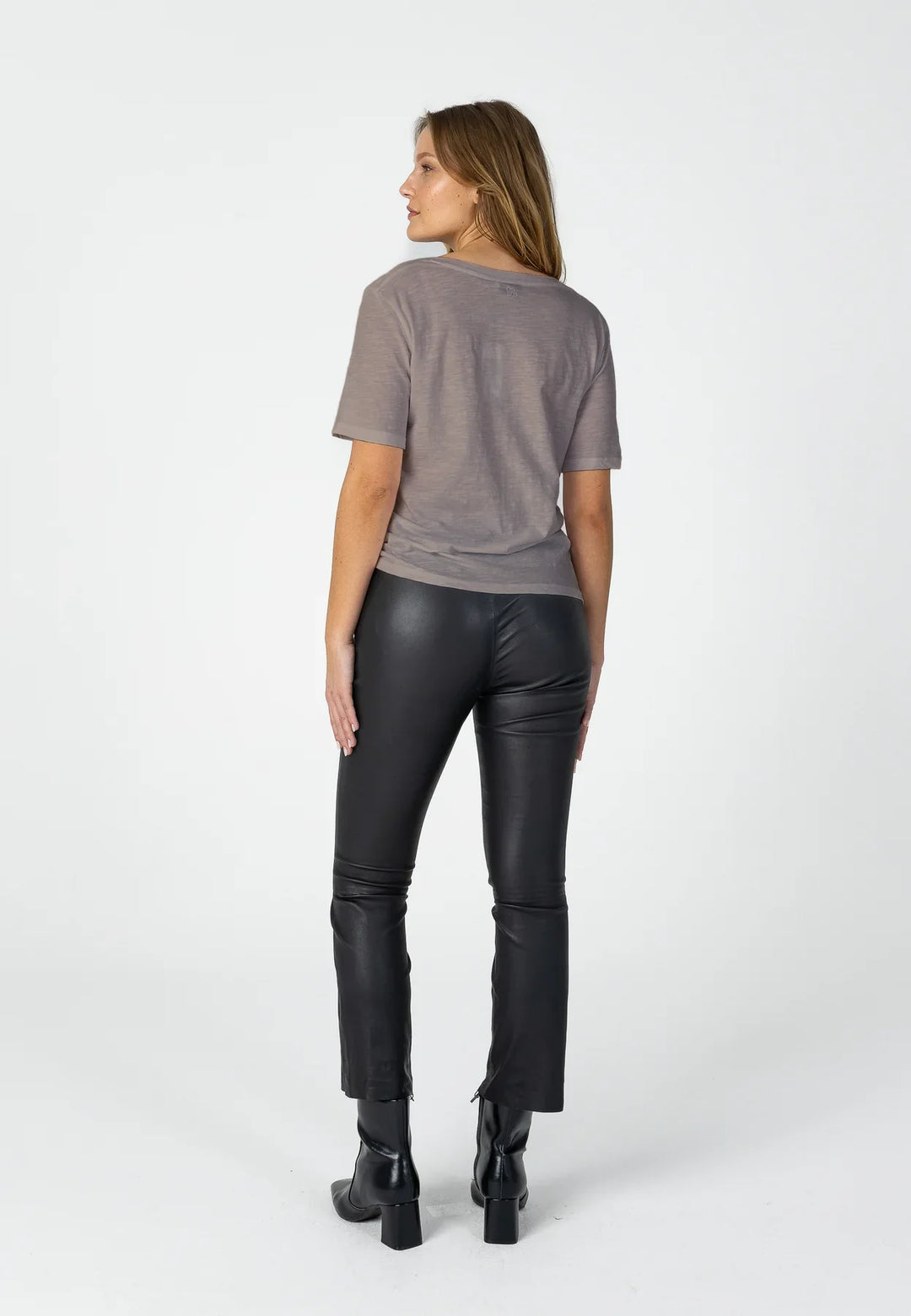 CC Heart - T-shirt - Dark mud - Basic regular
