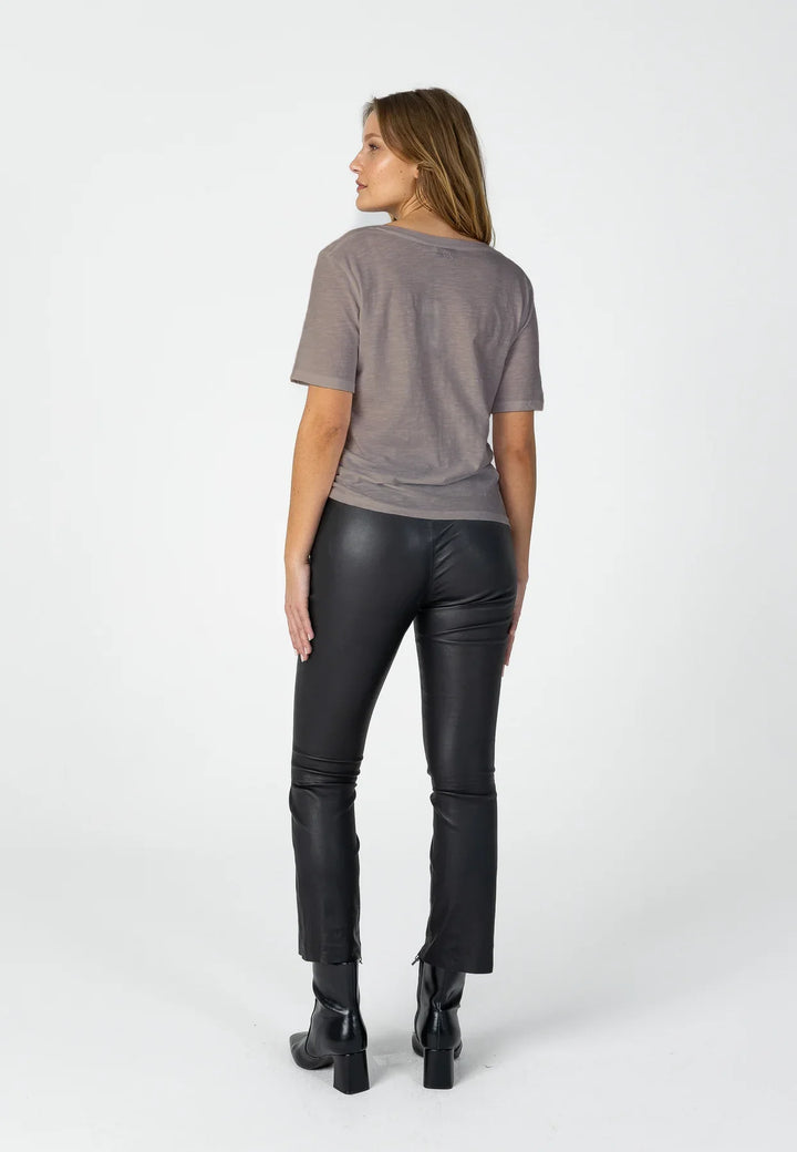 CC Heart - T-shirt - Dark mud - Basic regular