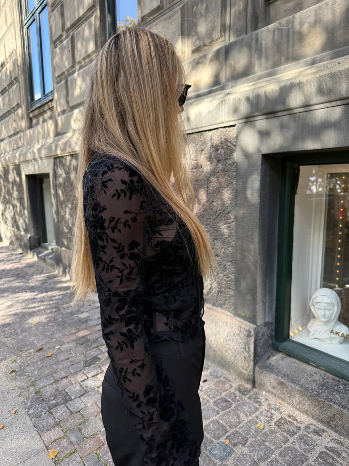 Sassy Copenhagen - Lilly Mesh Bluse - Sort - Stilkompagniet.dk