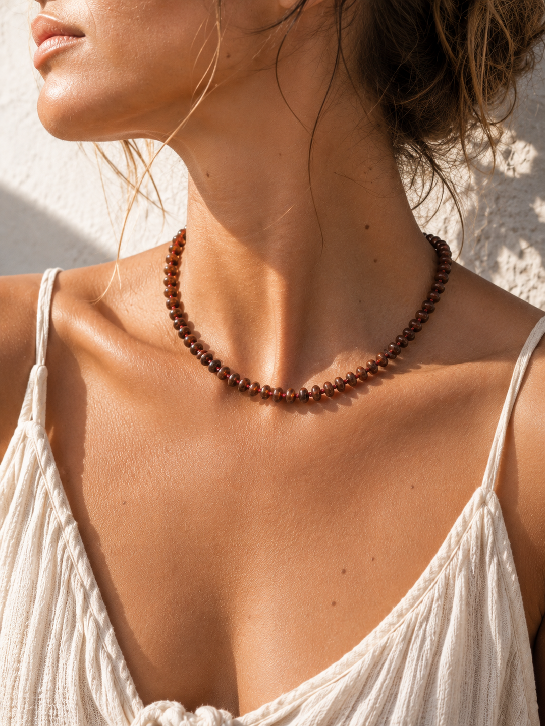Andcopenhagen Jewelry - Perlehalsklæde - Rød tigerøje - Ebba