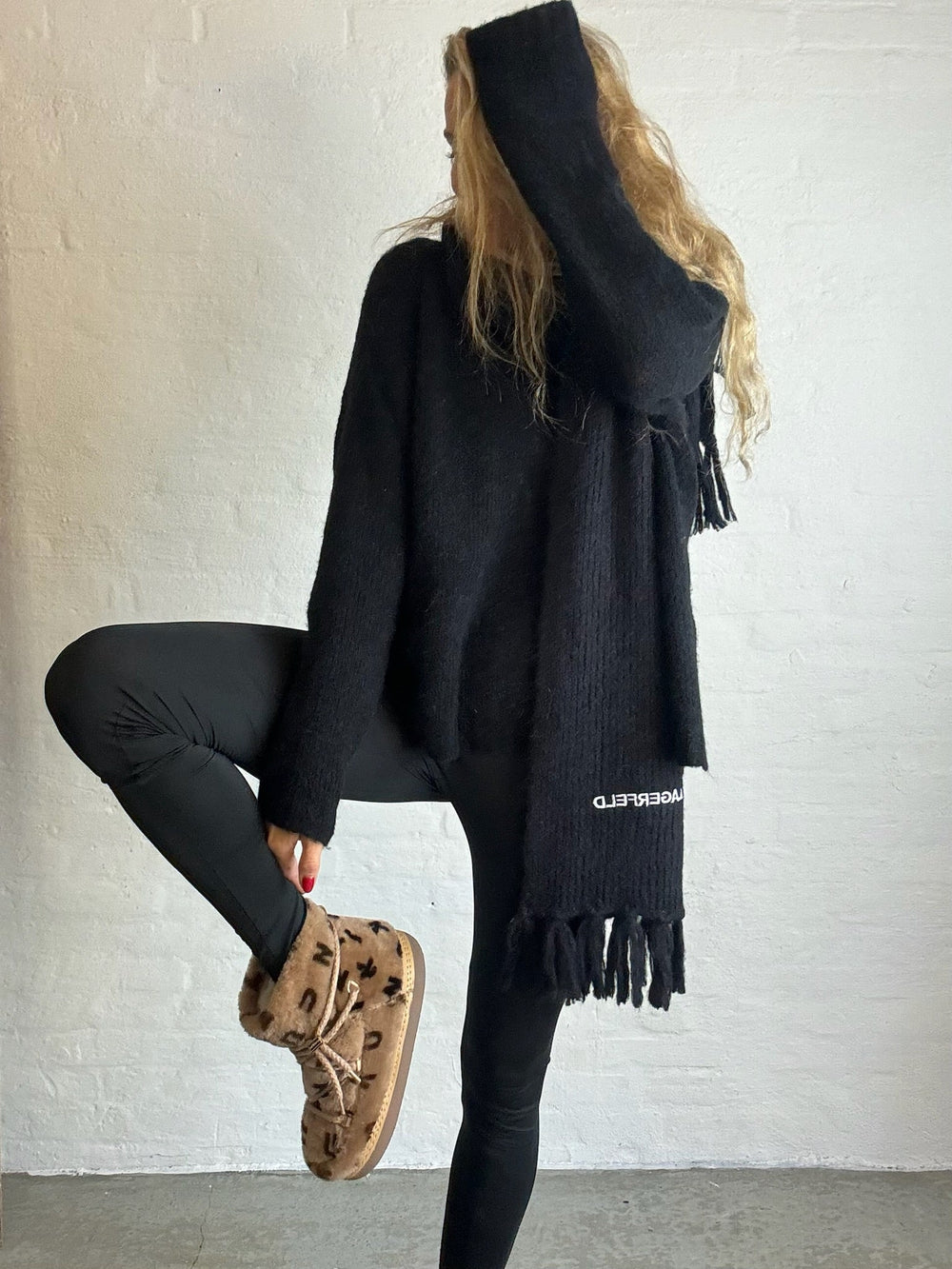 Karl lagerfeld - Halstørklæde - Black - ESSENTIAL KNIT SCARF - Stilkompagniet.dk