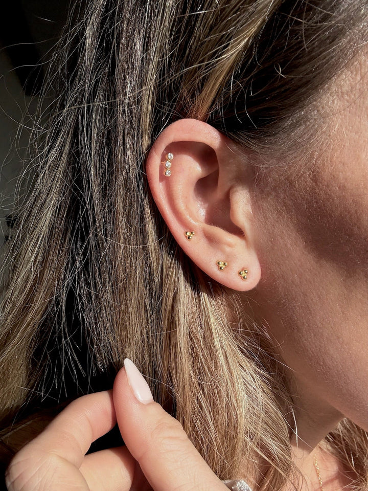 Andcopenhagen - Øreringe studs - 18 karat Guldbelagt 925 sterlingsølv - Dina 3 sten