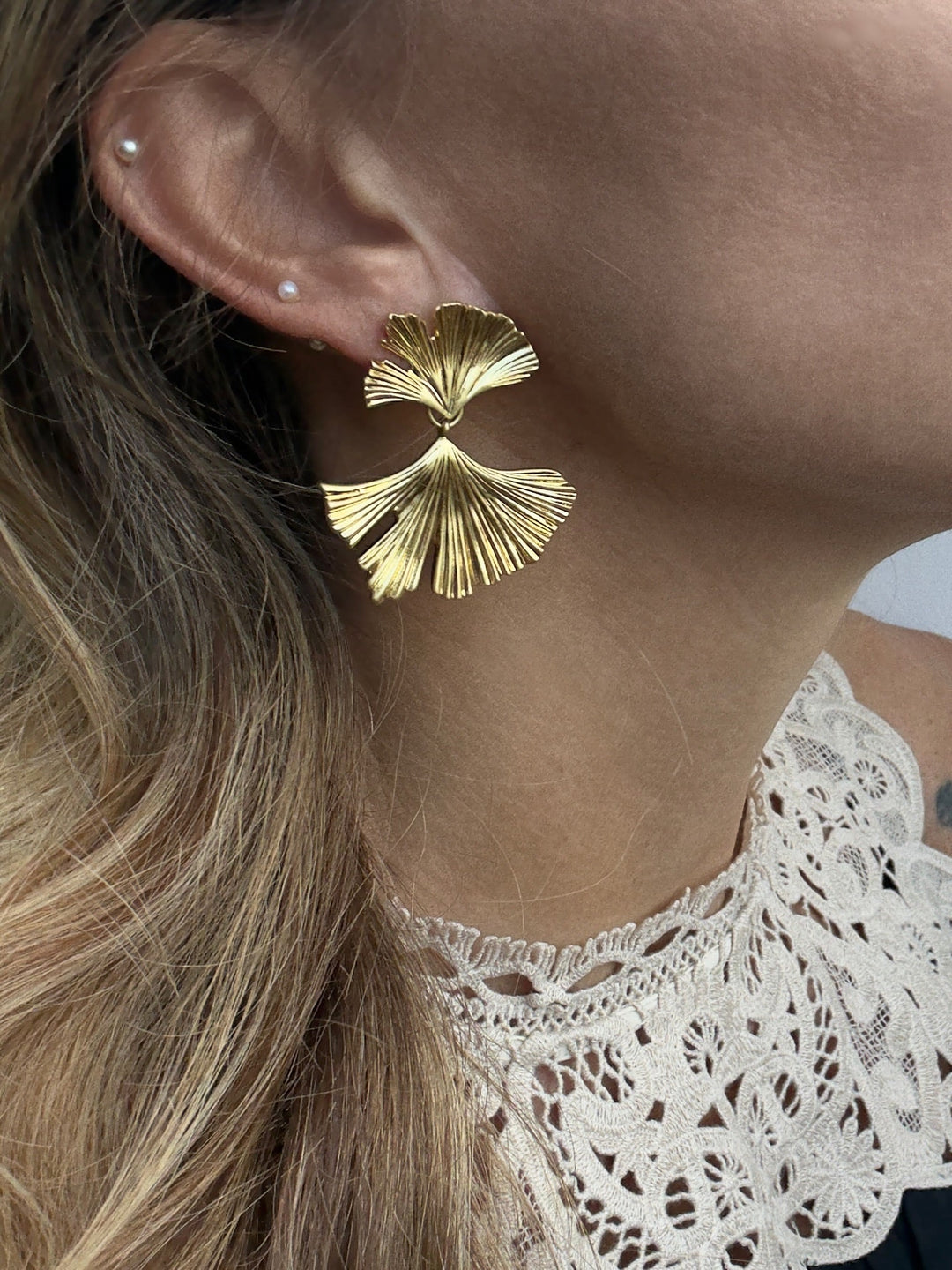 Andcopenhagen - Ørering studs - 18 karat guldbelagt 925 sterlingsølv - Ferskvands perler -  Lille jazz pearl