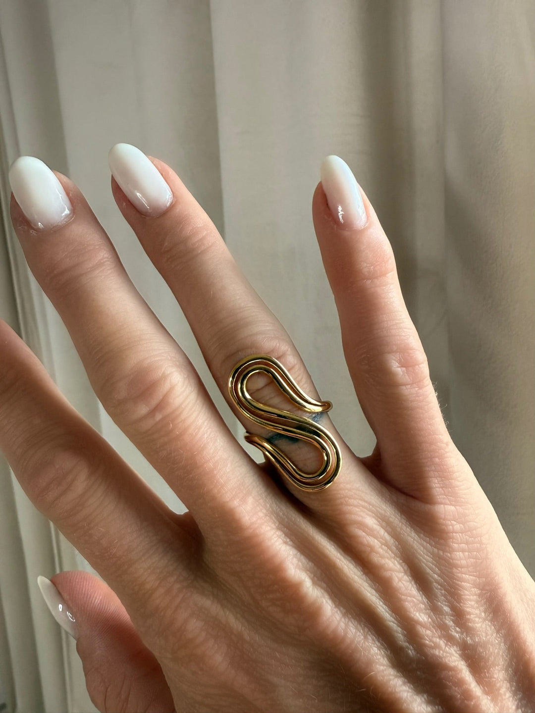 Nine - Swirly Ring - Stilkompagniet.dk