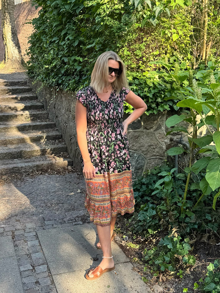 Andcopenhagen Studio - Kjole - Sort - Flora
