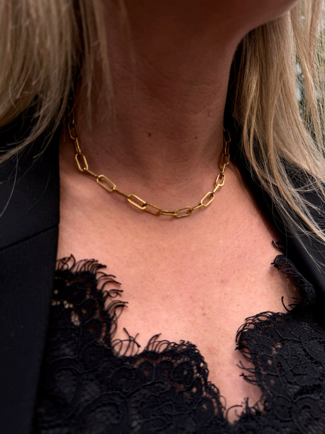 Coster Copenhagen - Satin blonde top - Sort E1001