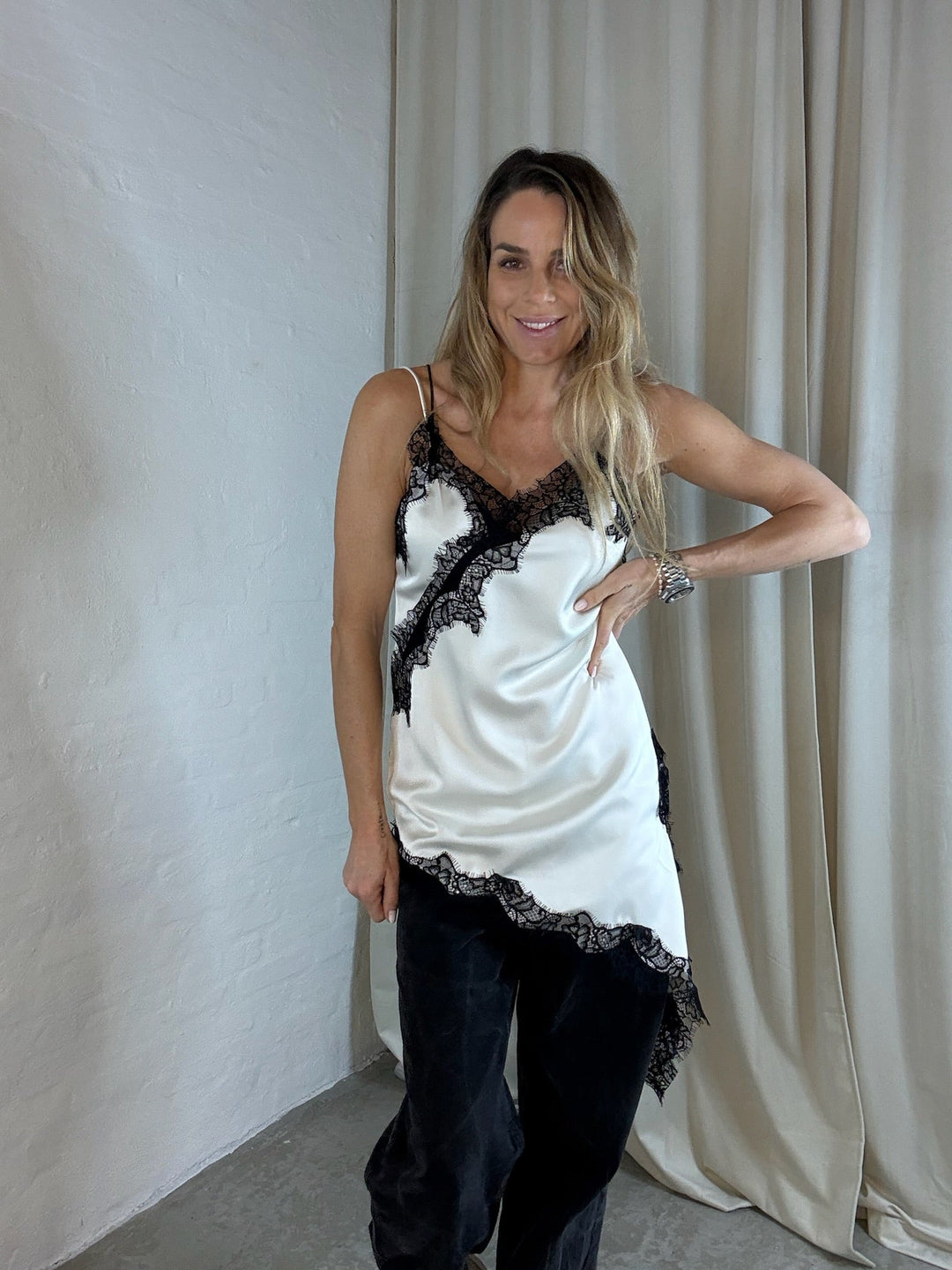 Sassy Copenhagen - Satin blonde top - Hvid - Helena