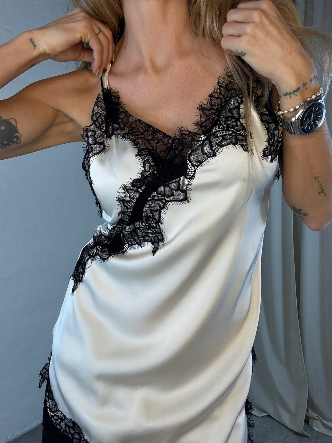 Sassy Copenhagen - Satin blonde top - Hvid - Helena