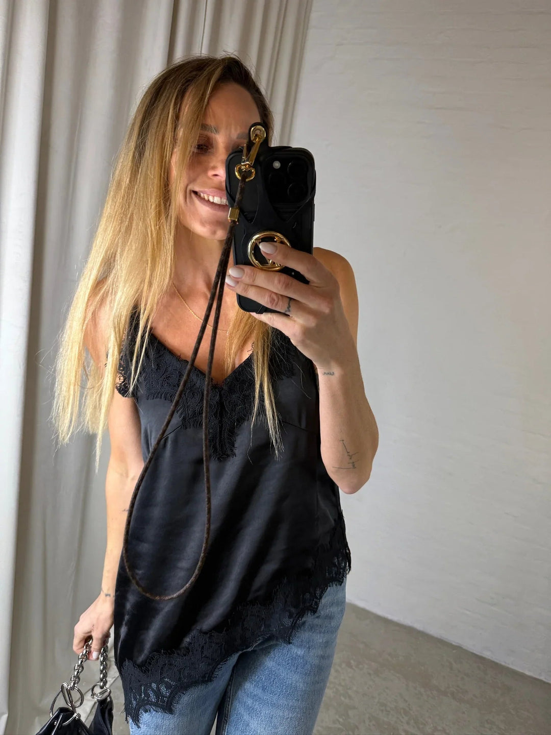 Coster Copenhagen - Satin blonde top - Sort E1001
