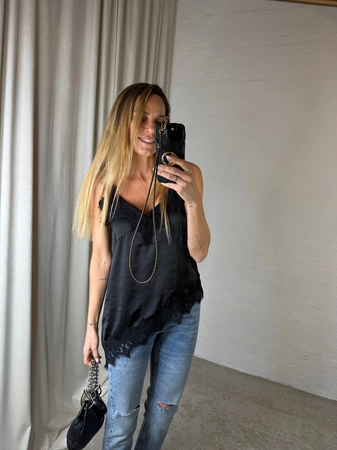 Coster Copenhagen - Satin blonde top - Sort E1001