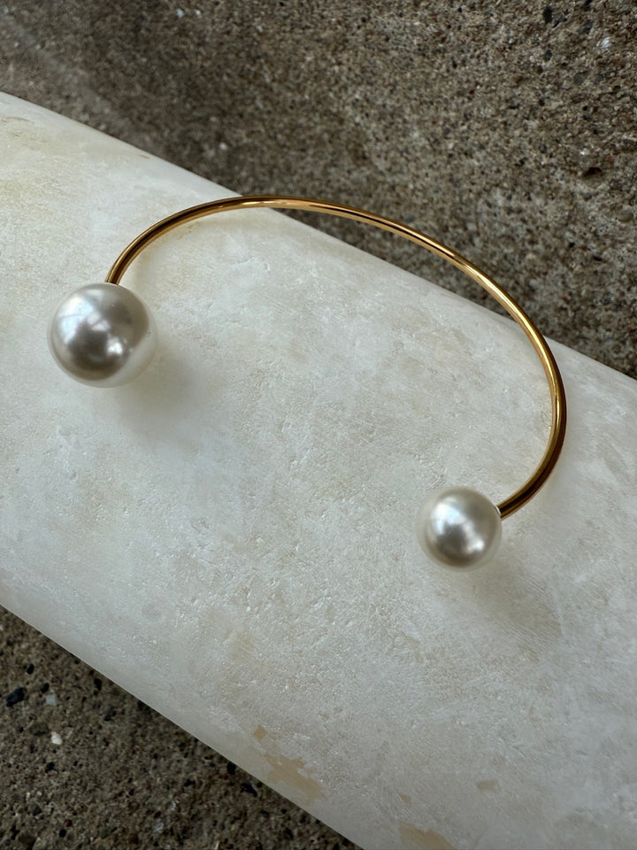 Andcopenhagen - Armbånd - 18 karat guldbelagt stainless steel - Bangle pearl