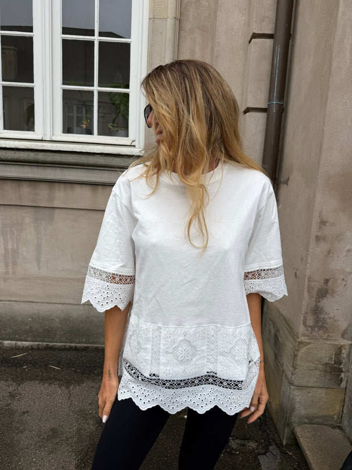 Sassy Copenhagen - T-shirt - Hvid Blonde - Liva