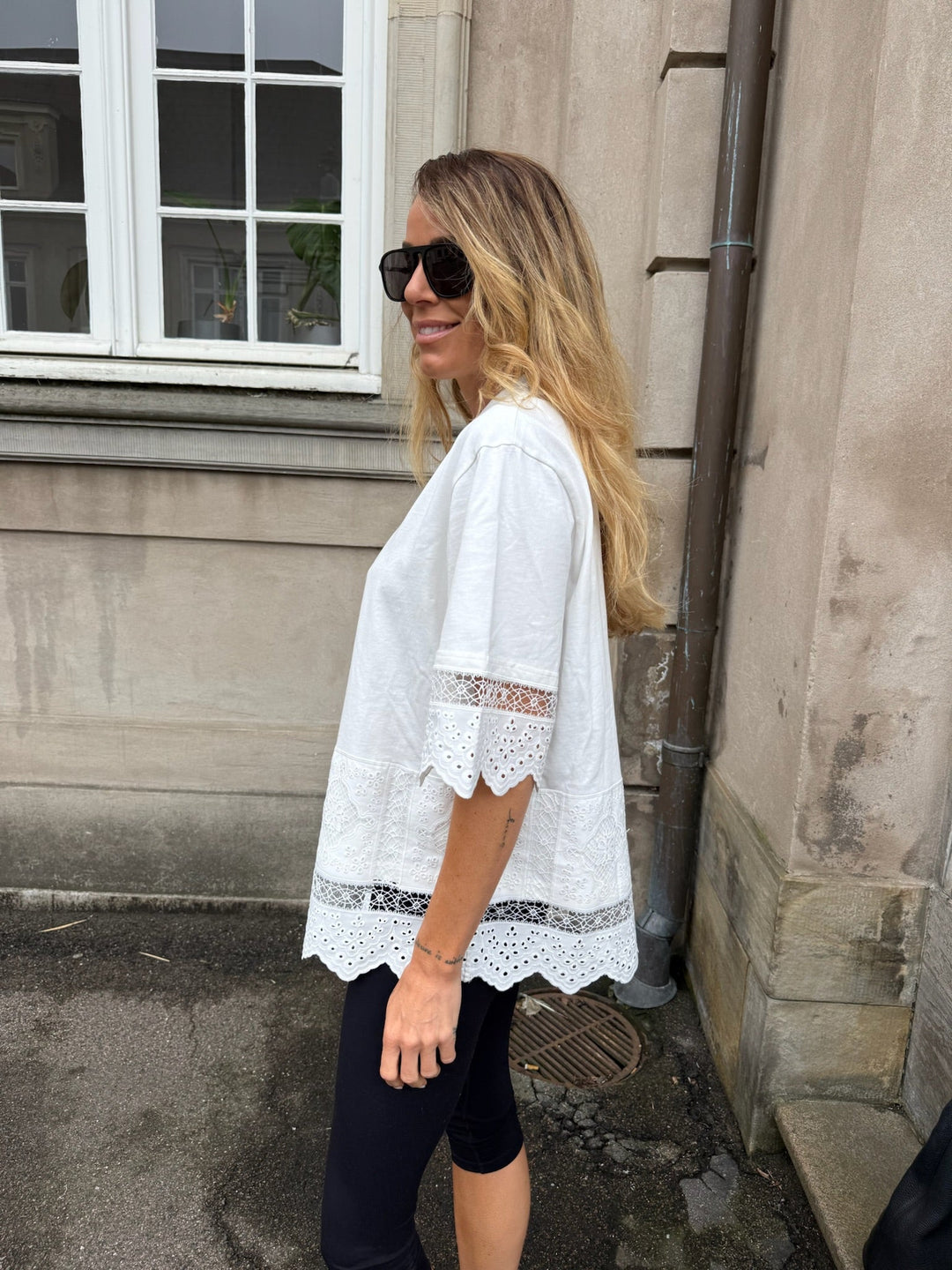 Sassy Copenhagen - T-shirt - Hvid Blonde - Liva