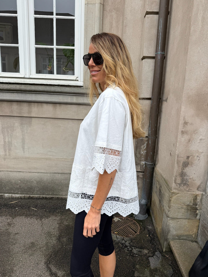 Sassy Copenhagen - T-shirt - Hvid Blonde - Liva