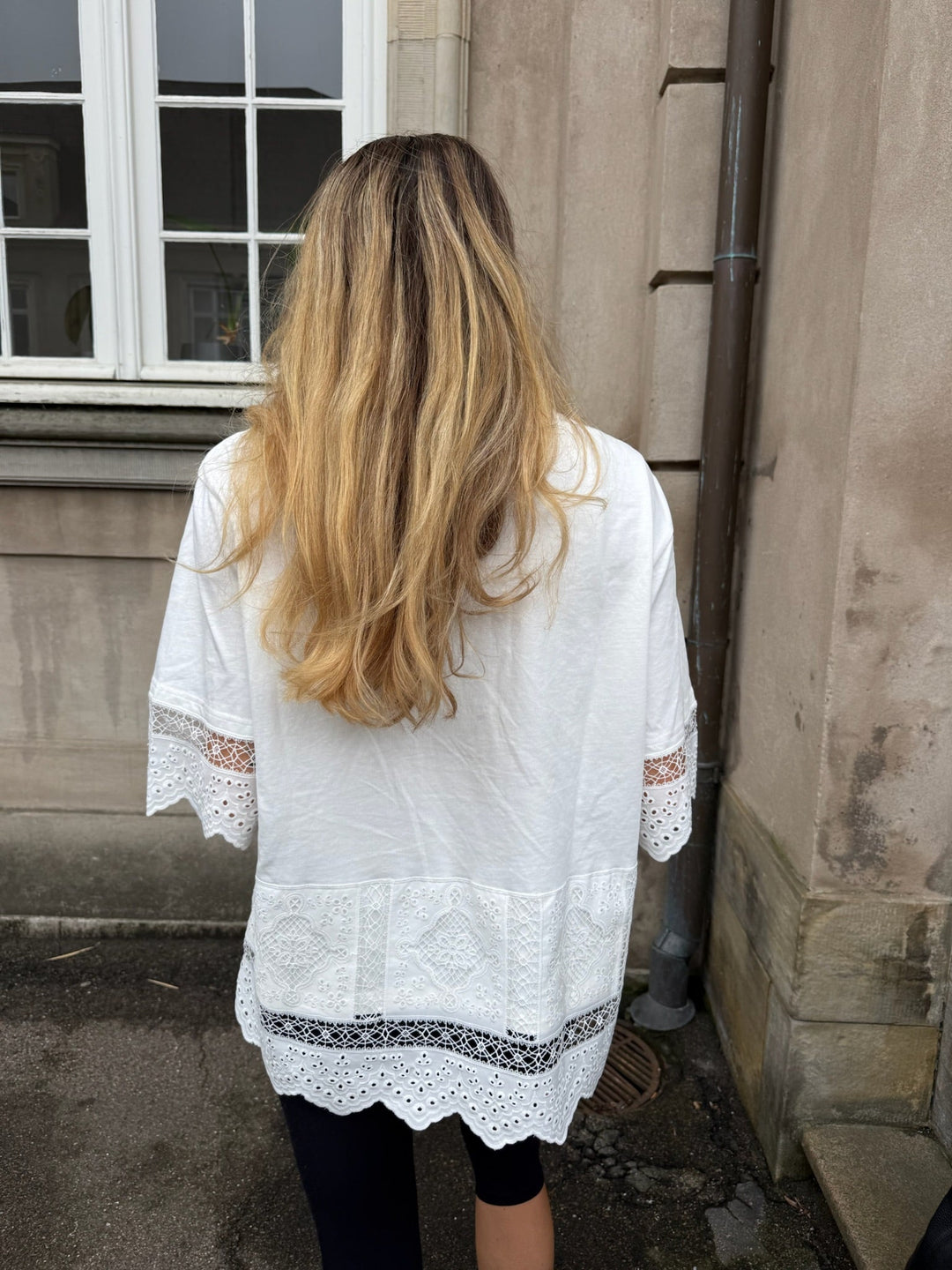 Sassy Copenhagen - T-shirt - Hvid Blonde - Liva