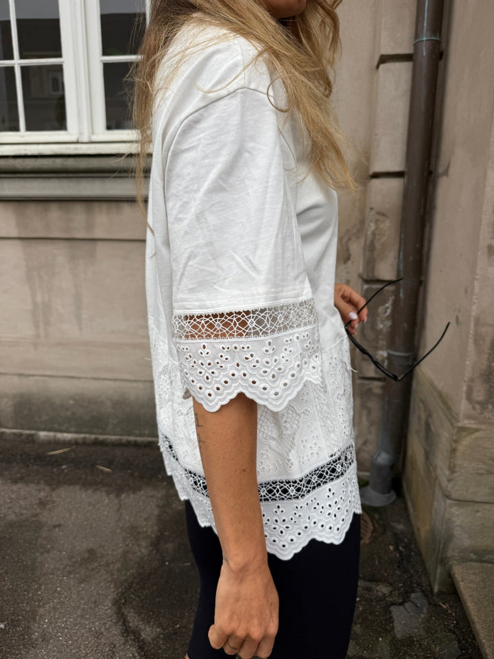 Sassy Copenhagen - T-shirt - Hvid Blonde - Liva