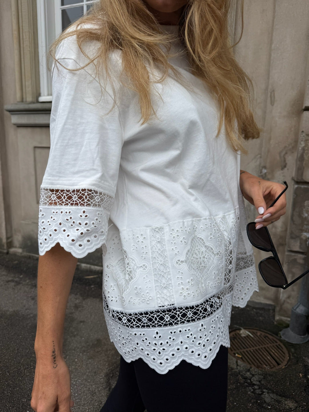 Sassy Copenhagen - T-shirt - Hvid Blonde - Liva