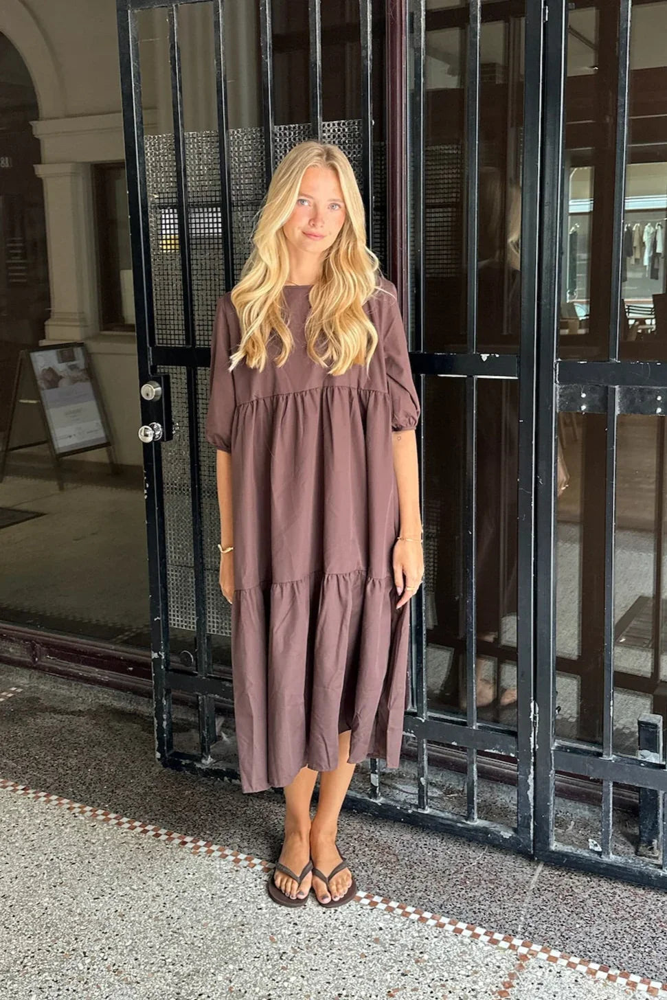 Sassy Copenhagen - Marie kjole med tshirt ærmer - Brun sss - Stilkompagniet.dk