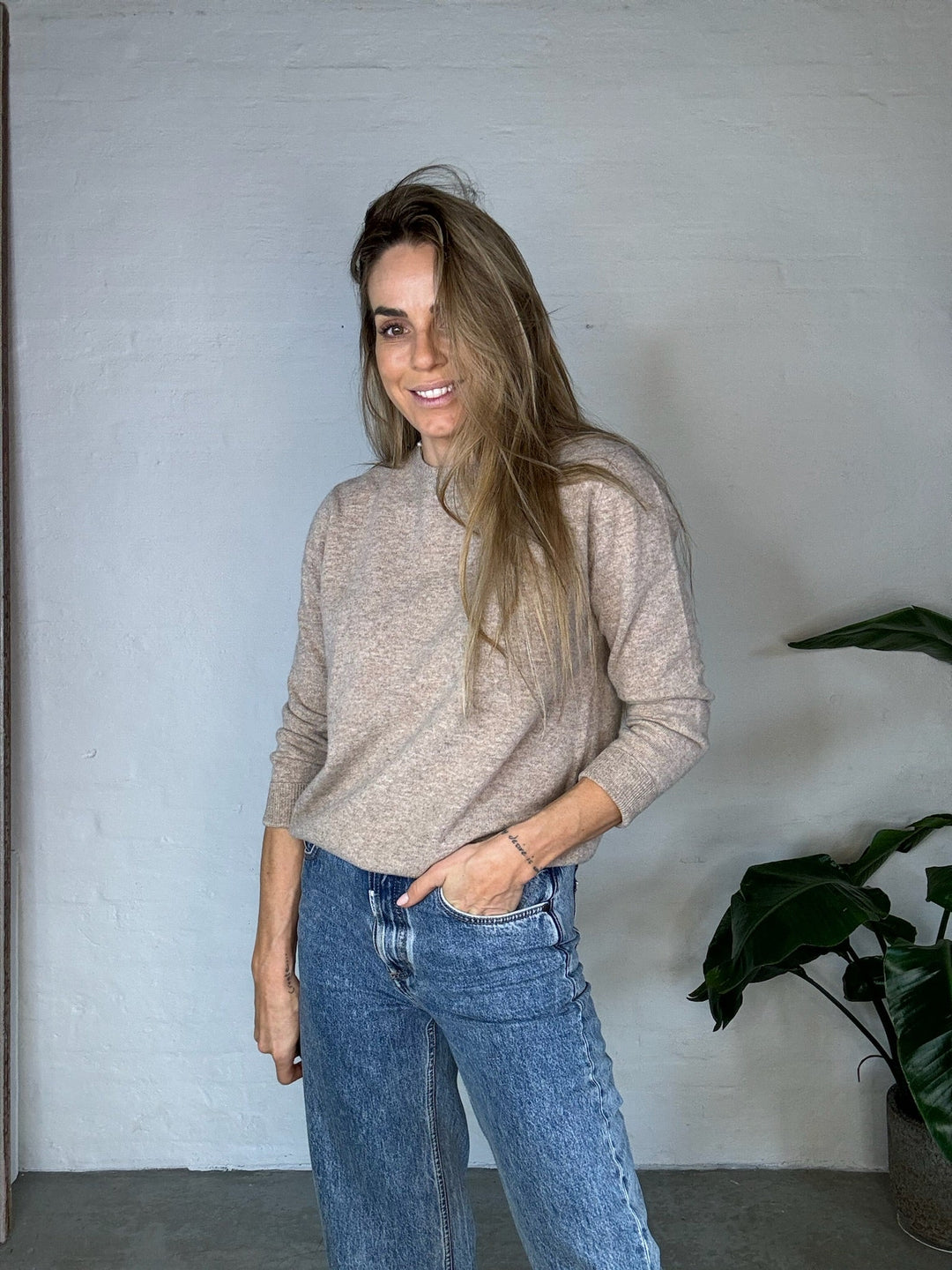 Andcopenhagen - Classic Cashmere - 80% cashmere strik - Lys coffee - Stilkompagniet.dk