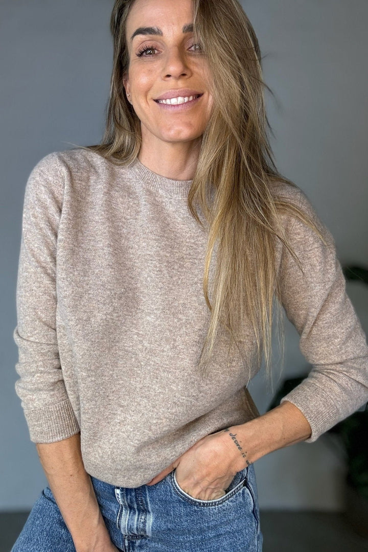 Andcopenhagen - Classic Cashmere - 80% cashmere strik - Lys coffee - Stilkompagniet.dk