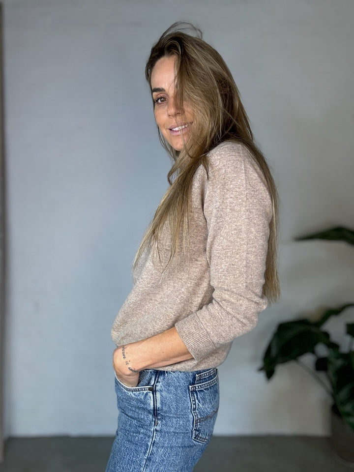 Andcopenhagen - Classic Cashmere - 80% cashmere strik - Lys coffee - Stilkompagniet.dk