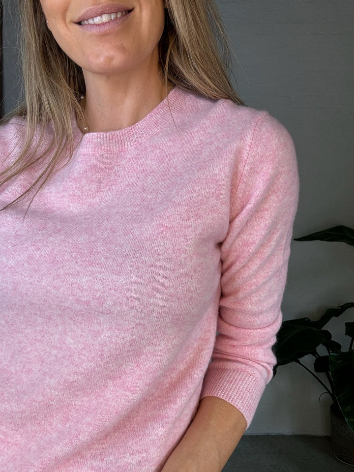 Andcopenhagen - Classic Cashmere - 80% cashmere strik - Light Pink Melange - Stilkompagniet.dk