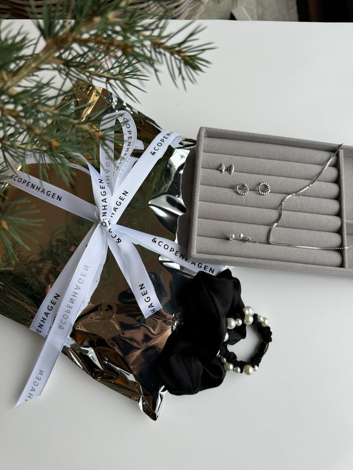 Andcopenhagen - Adventskalender  BØRN (7-10 år) 4 smykker + 4 accessories - Julekalender