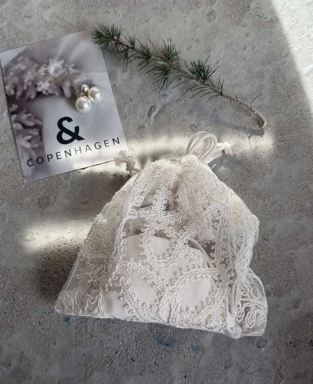 Andcopenhagen Jewelry | Adventskalender | Spar 65% | 4 Smykker + 4 accessories i flotte blonde poser