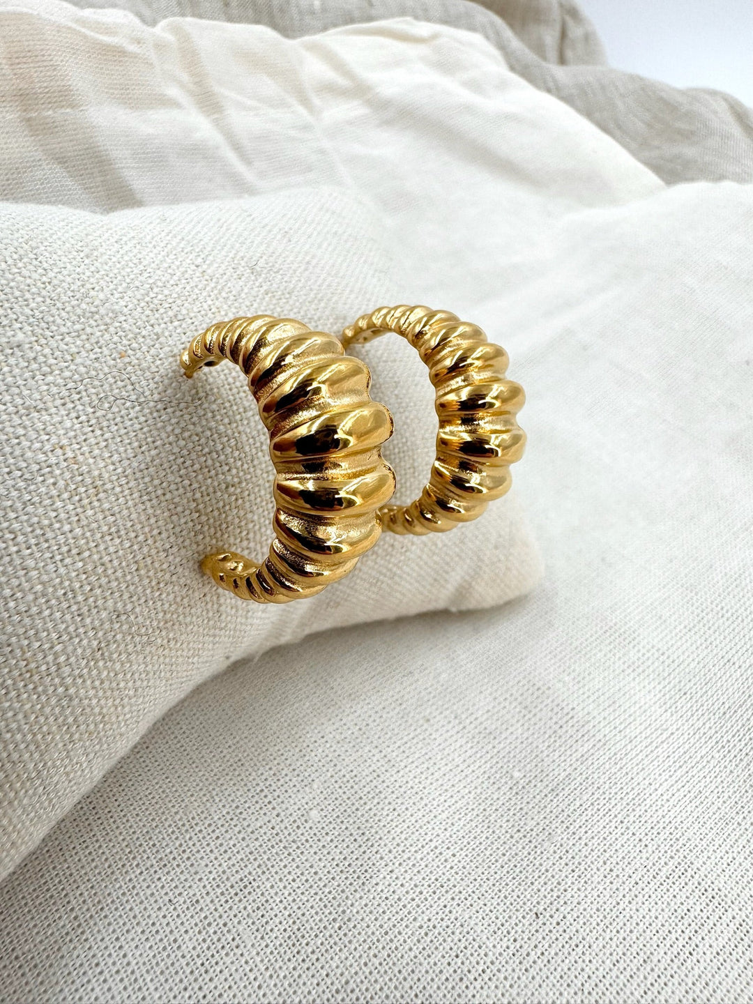 Nine - Curly Earrings